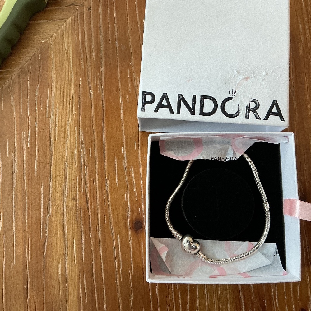 Pandora snake woman’s bracelet 8”. 9.25